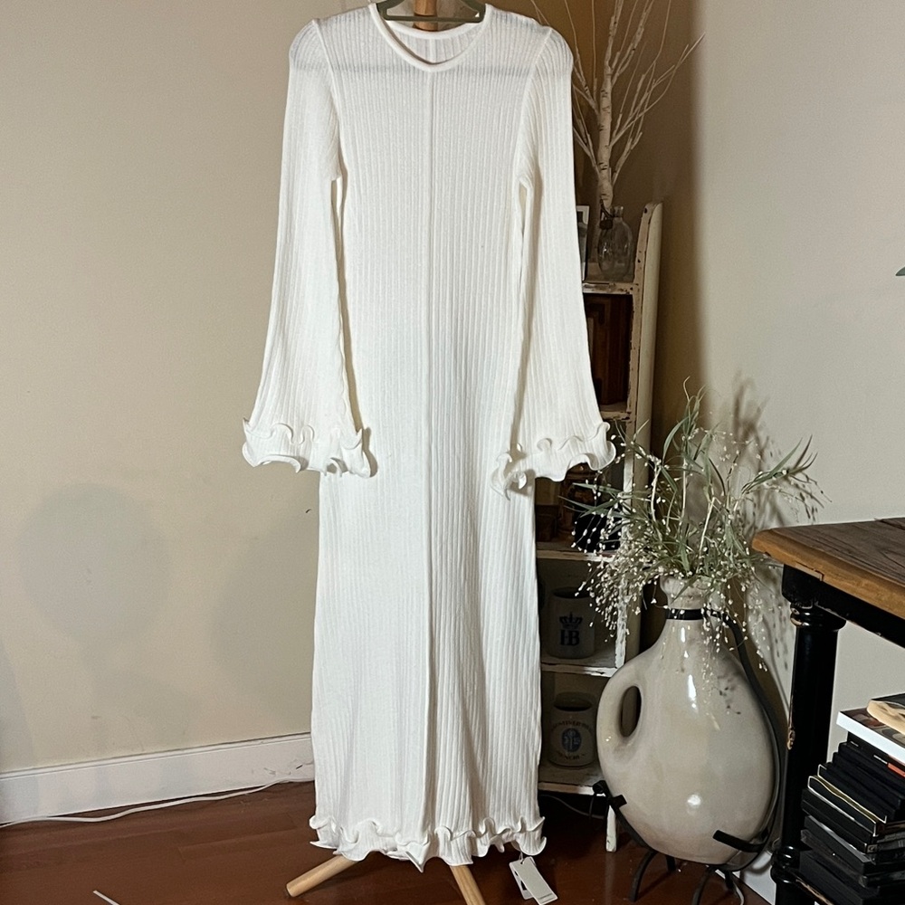 NWT Commense M Gorgeous Ivory Maxi Long Flowing Dress.Trumpet Sleeves W/Ruffles